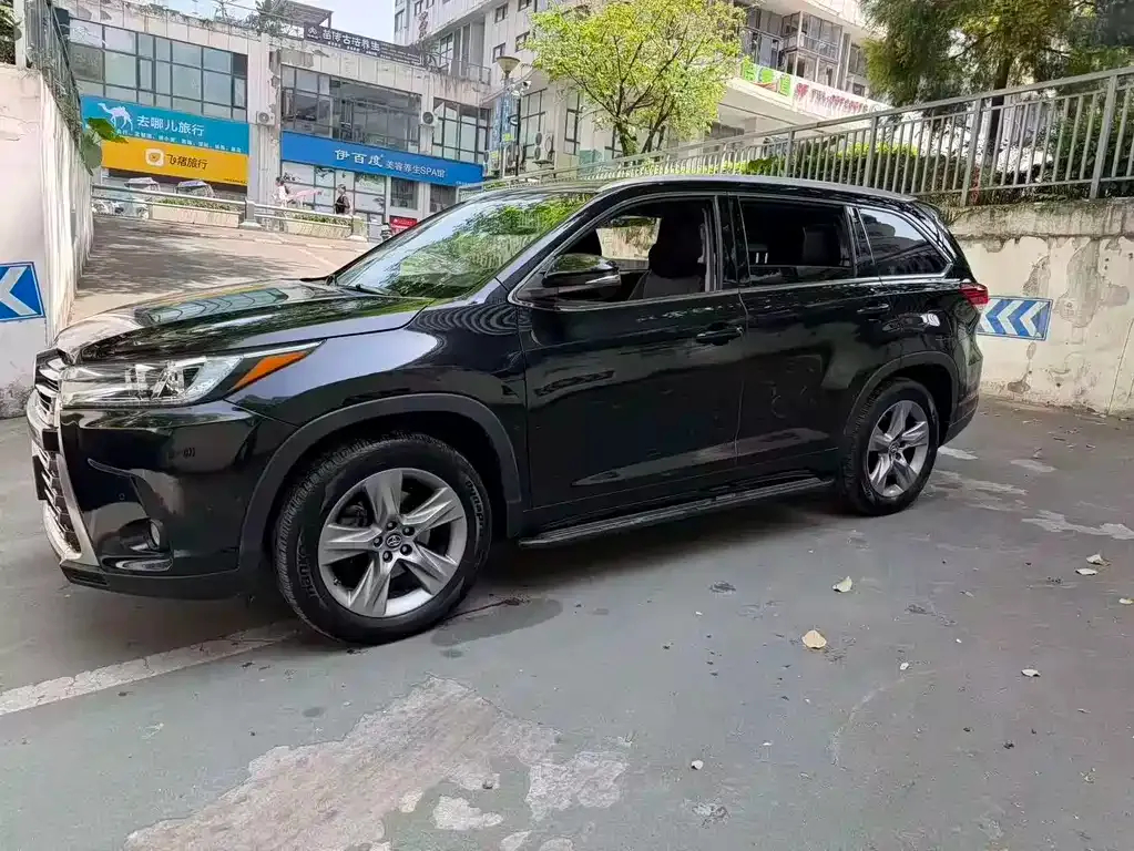 Toyota Highlander — фото 10