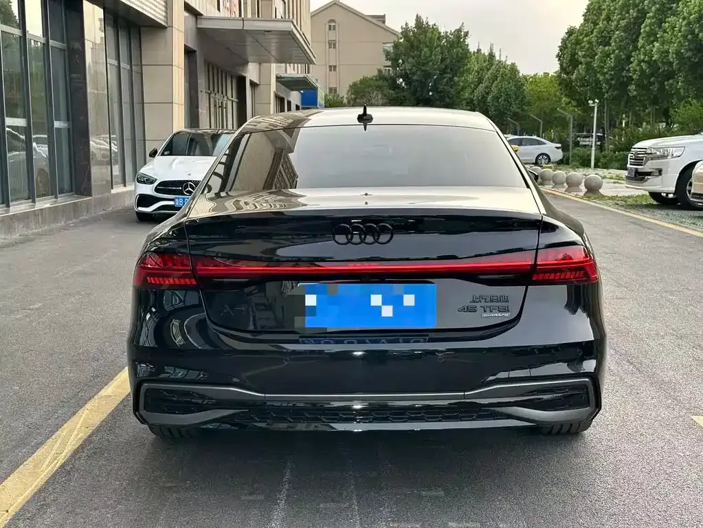 Audi A7L — фото 5