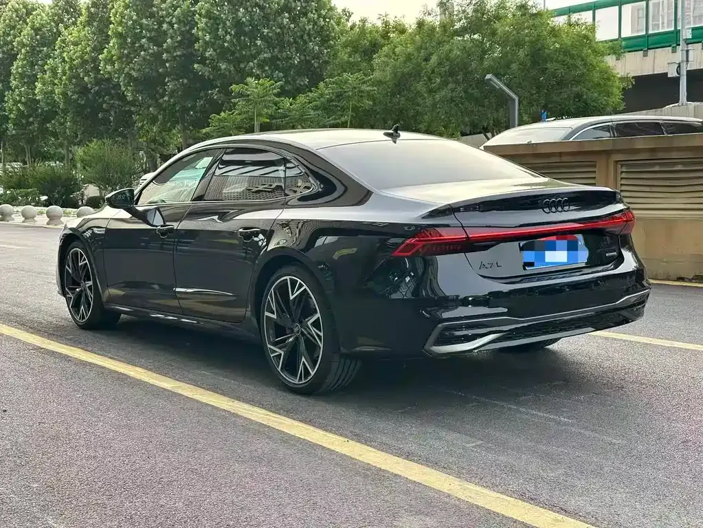 Audi A7L — фото 7