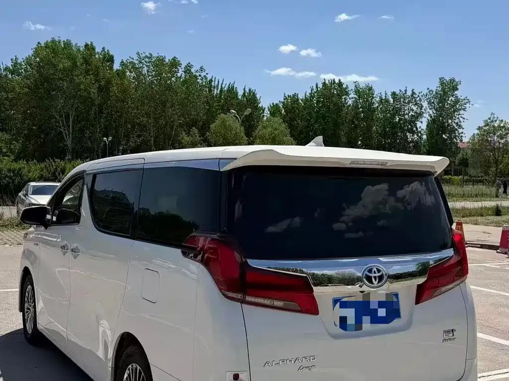 Toyota Alphard — фото 5