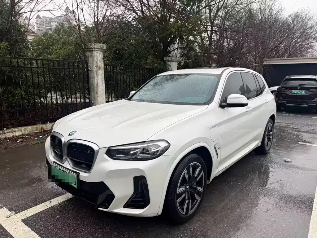 BMW iX3 — фото 1