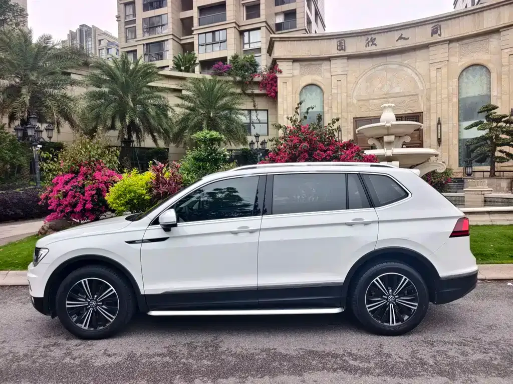 Volkswagen Tiguan L — фото 8