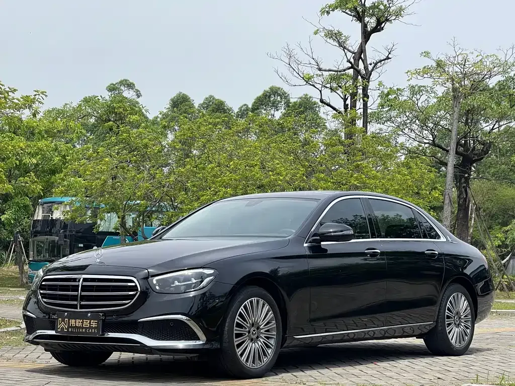 Mercedes-Benz E-Class — фото 1