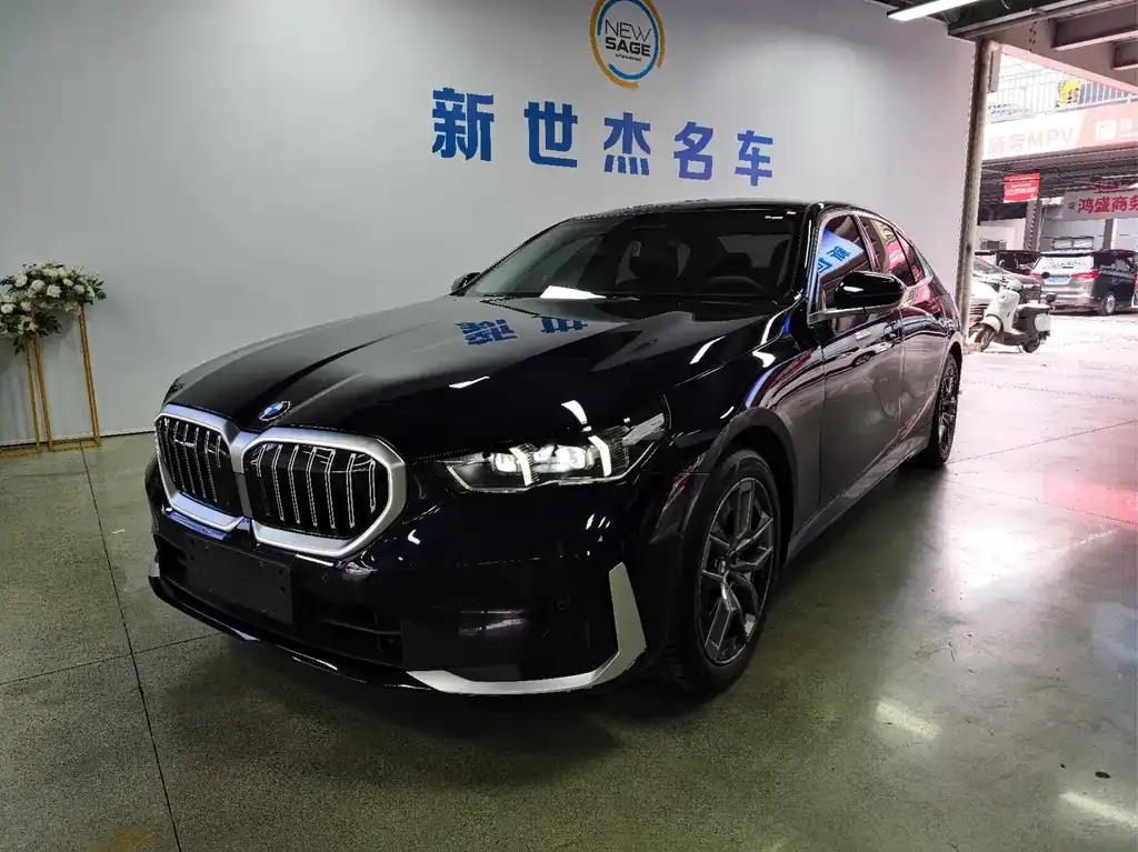 BMW 5 Series — фото 1