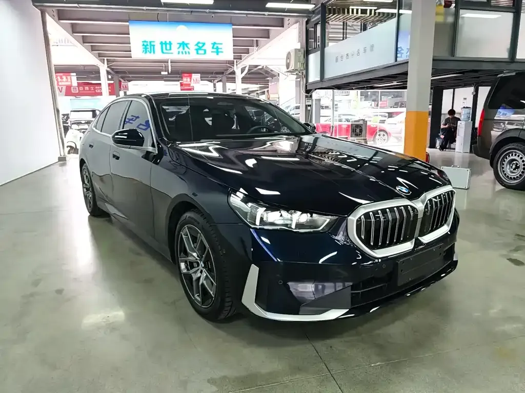 BMW 5 Series — фото 10