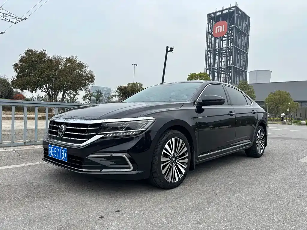 Volkswagen Passat — фото 1
