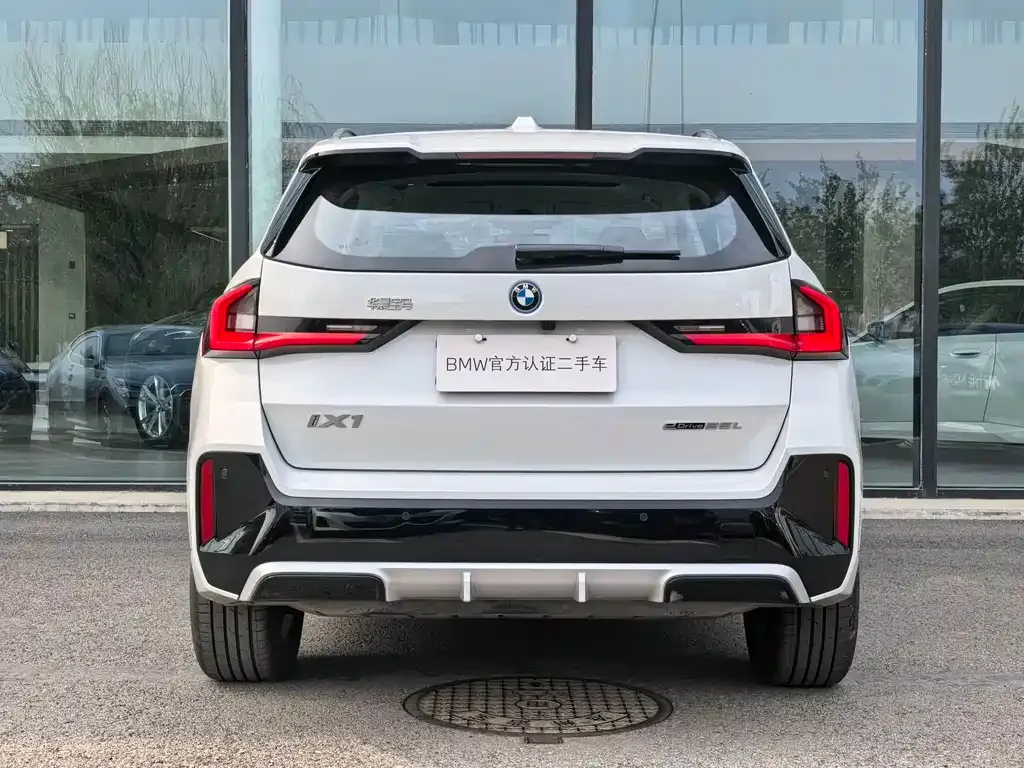 BMW iX1 2025 из CN, фото 5