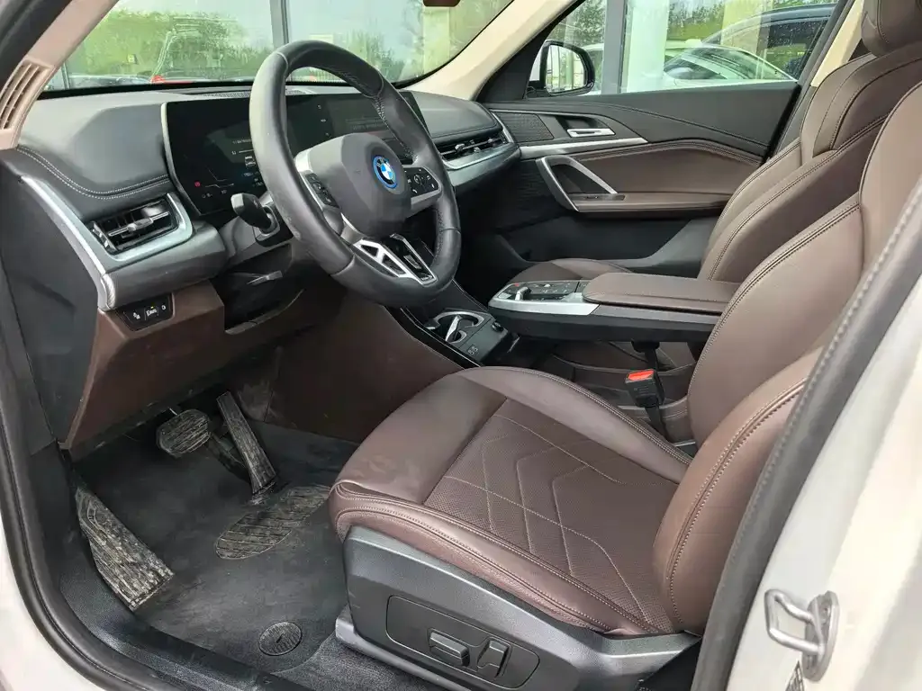 BMW iX1 2025 из CN, фото 4