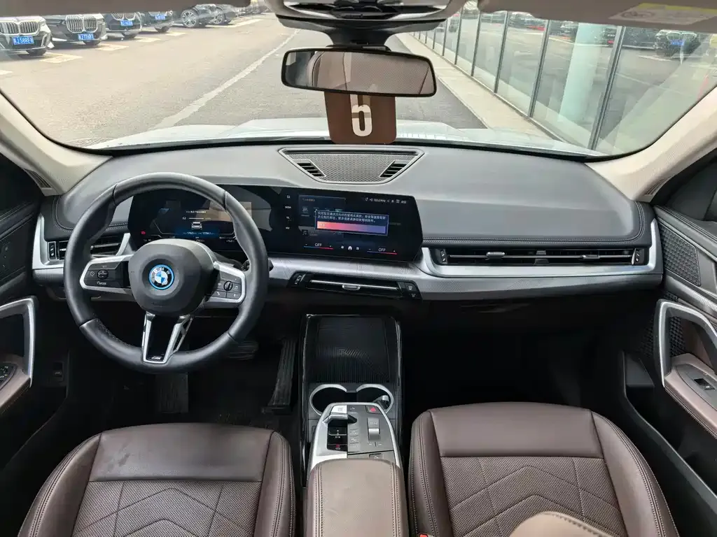 BMW iX1 2025 из CN, фото 8
