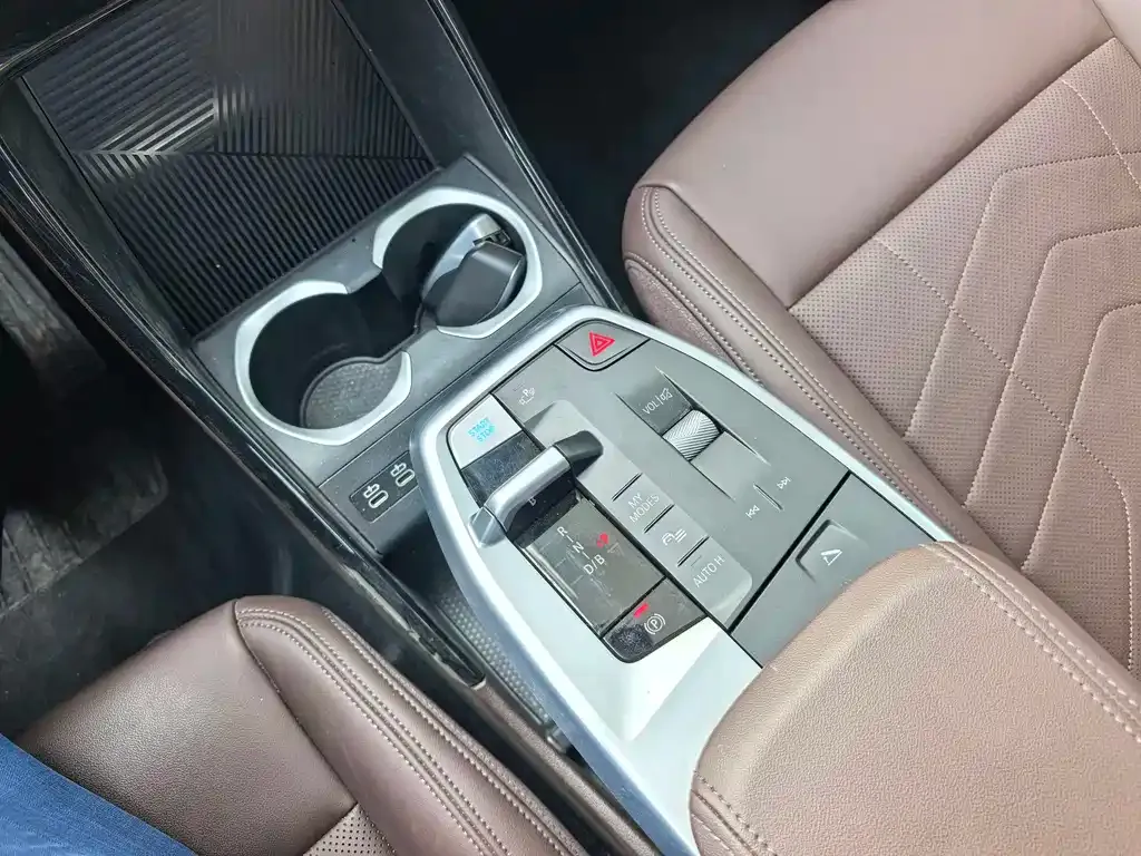 BMW iX1 2025 из CN, фото 7