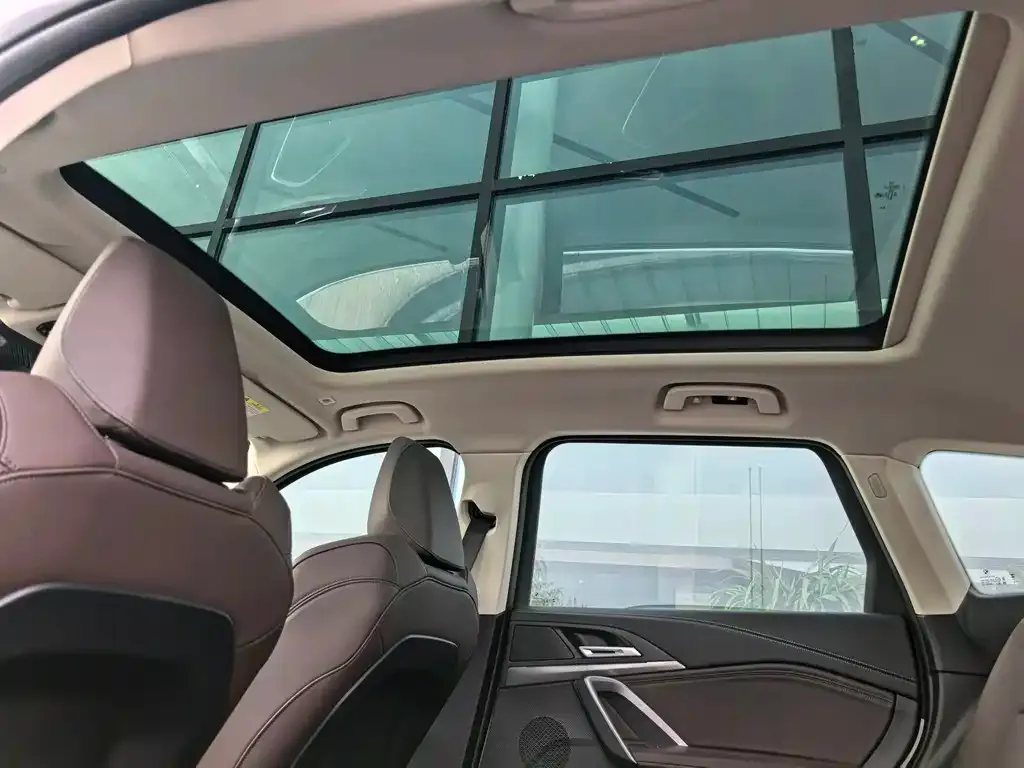 BMW iX1 2025 из CN, фото 2