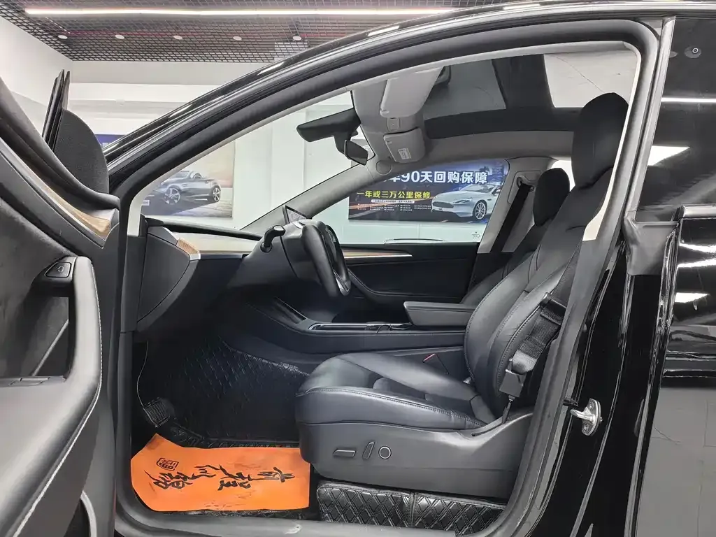 Tesla Model Y — фото 4