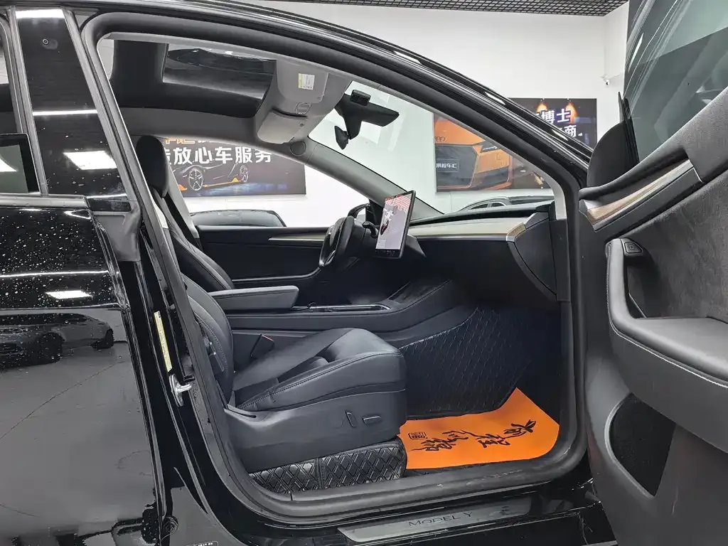 Tesla Model Y — фото 8