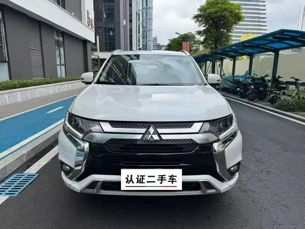 Mitsubishi Outlander — фото 9