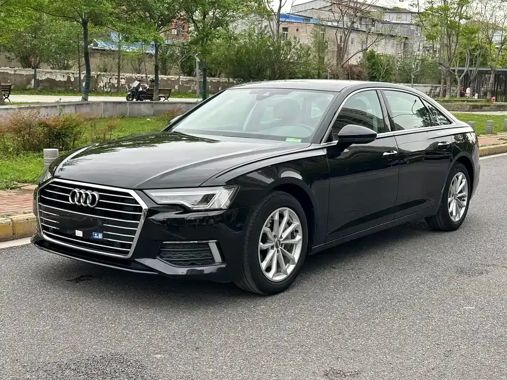 Audi A6L — фото 1