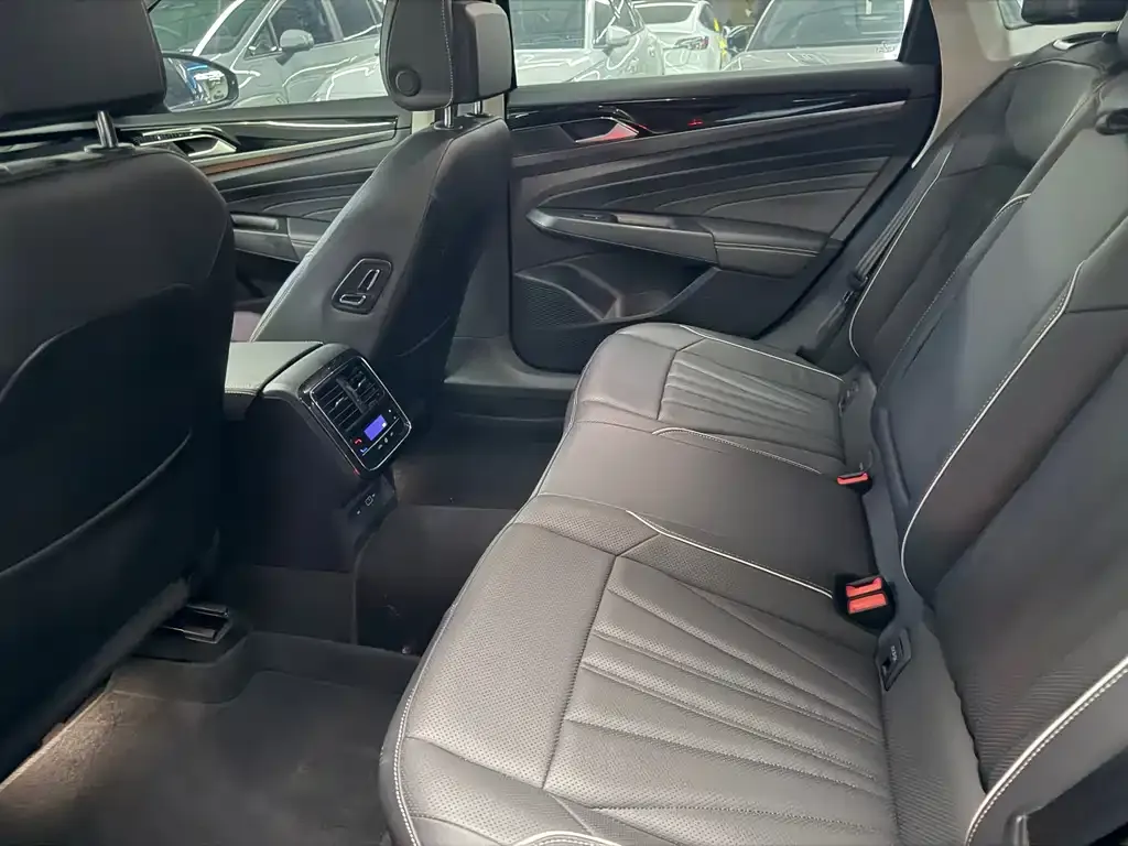 Volkswagen Passat — фото 8