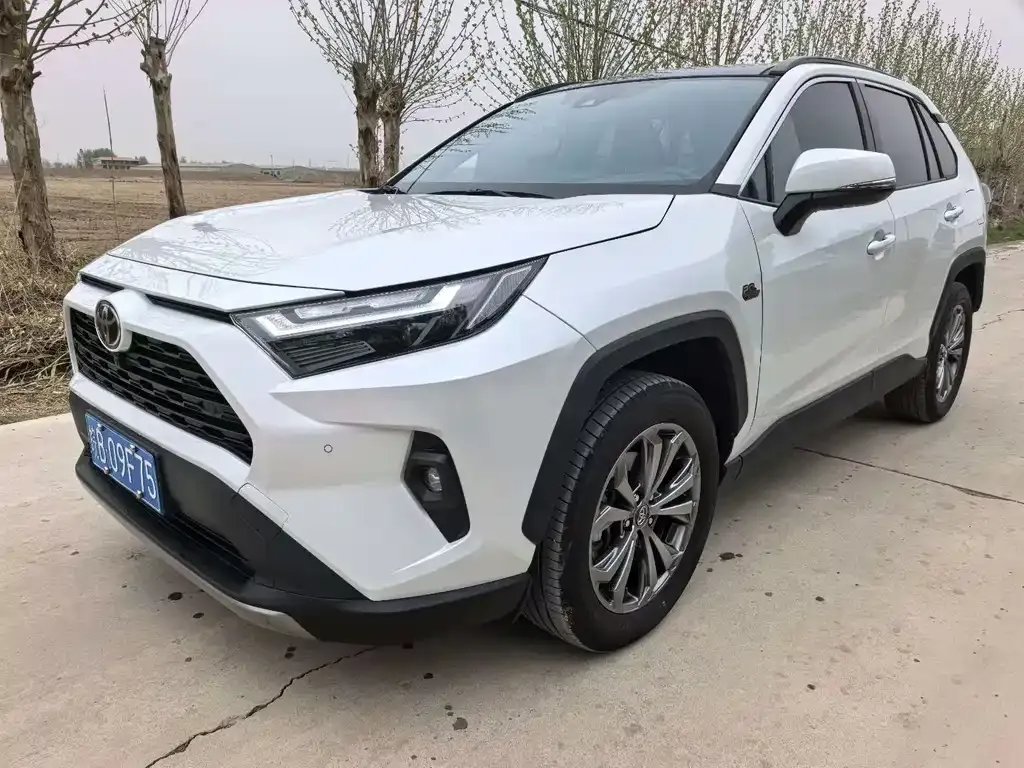 Toyota RAV4 — фото 1