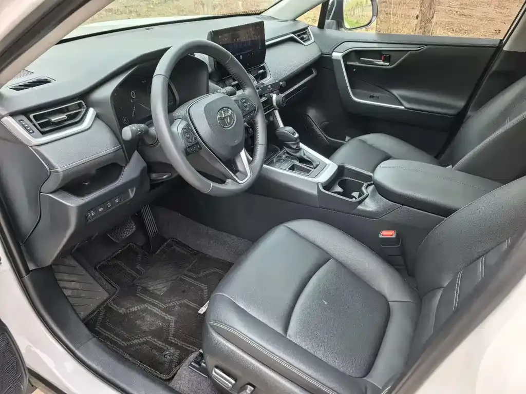 Toyota RAV4 — фото 6