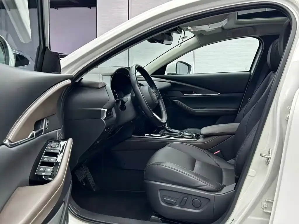 Mazda CX-30 — фото 4
