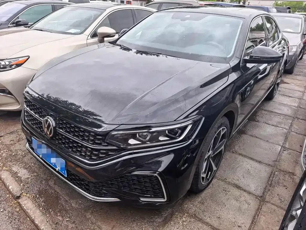 Volkswagen Passat — фото 1