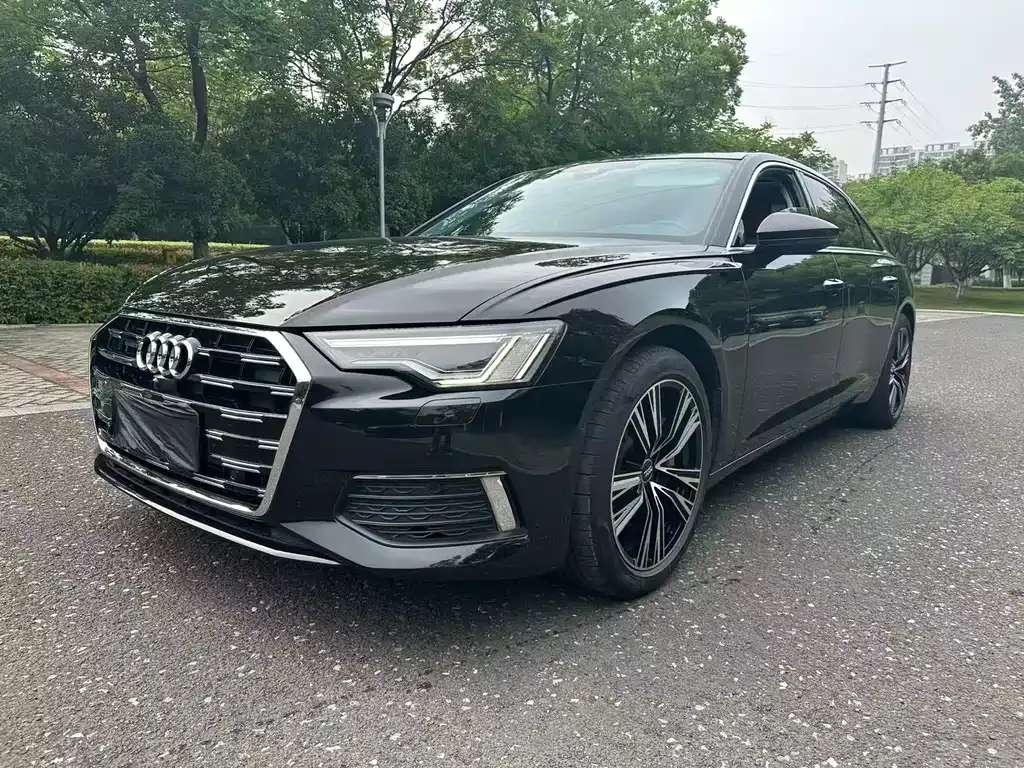Audi A6L — фото 1