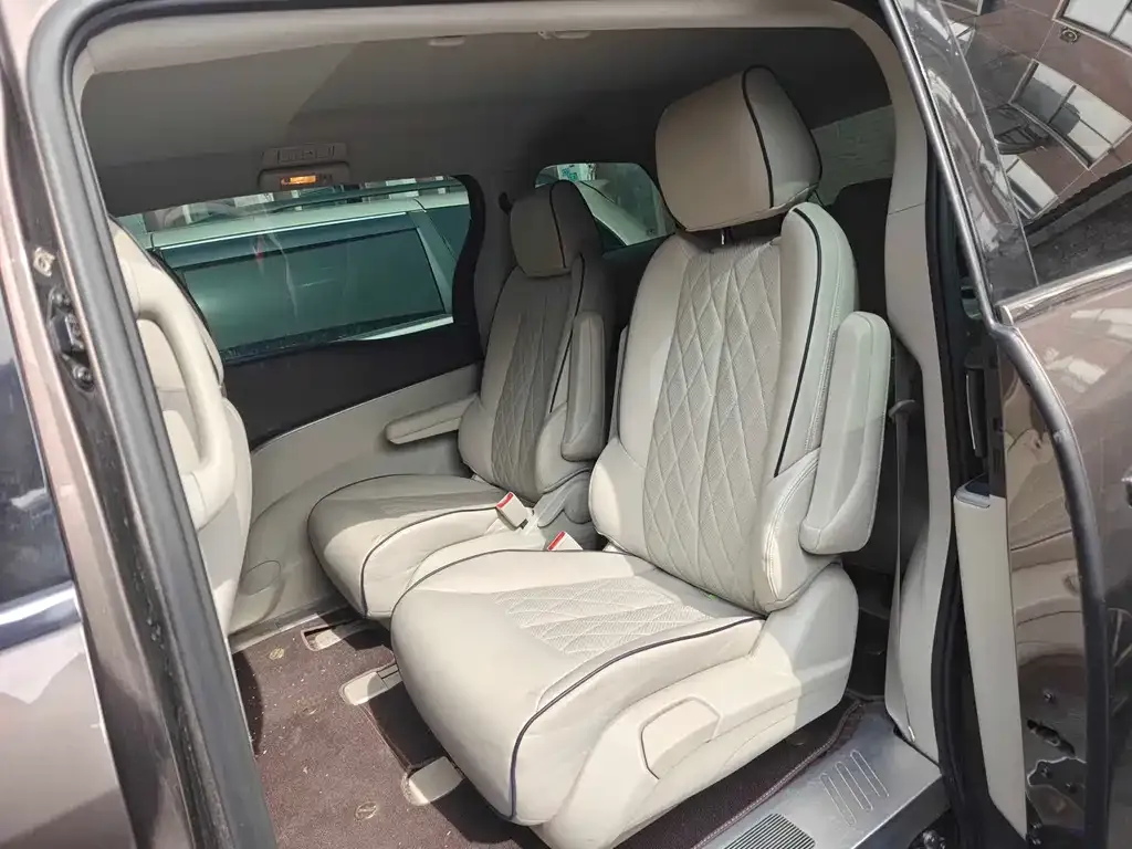 Buick GL8 2023 из CN, фото 2