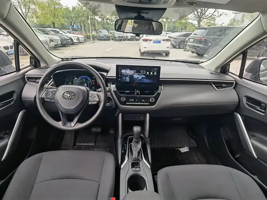 Toyota Corolla Cross — фото 9