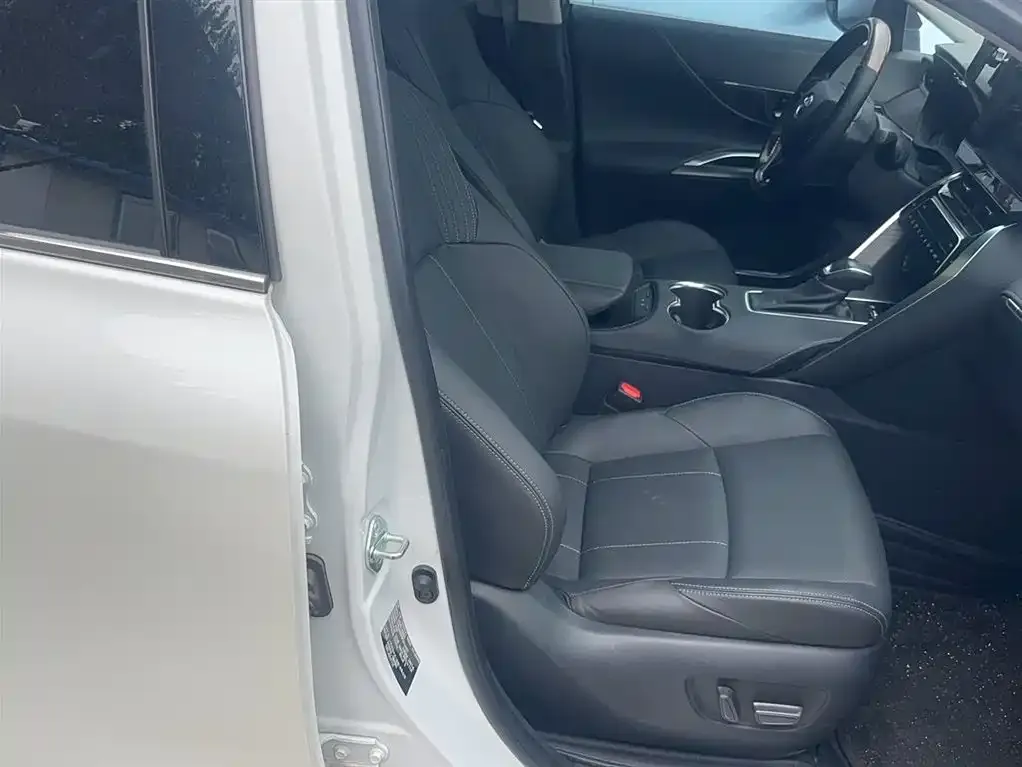 Toyota Harrier — фото 4