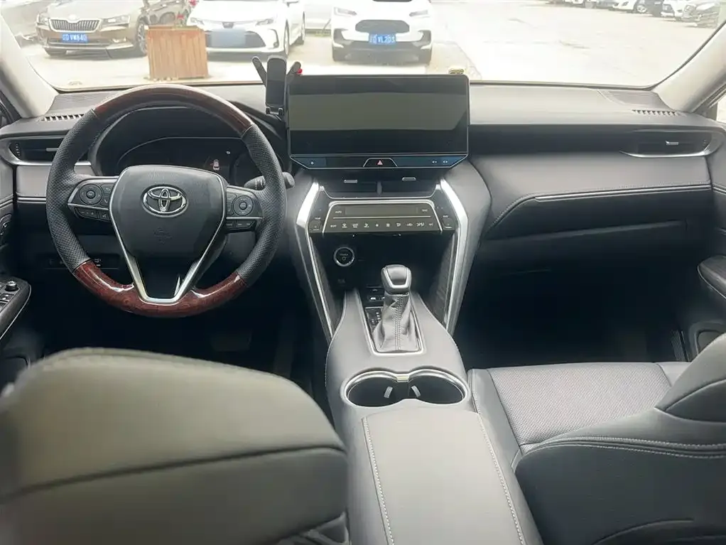 Toyota Harrier — фото 5
