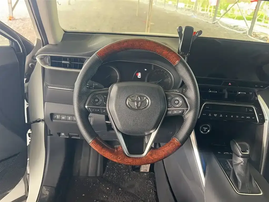 Toyota Harrier — фото 7