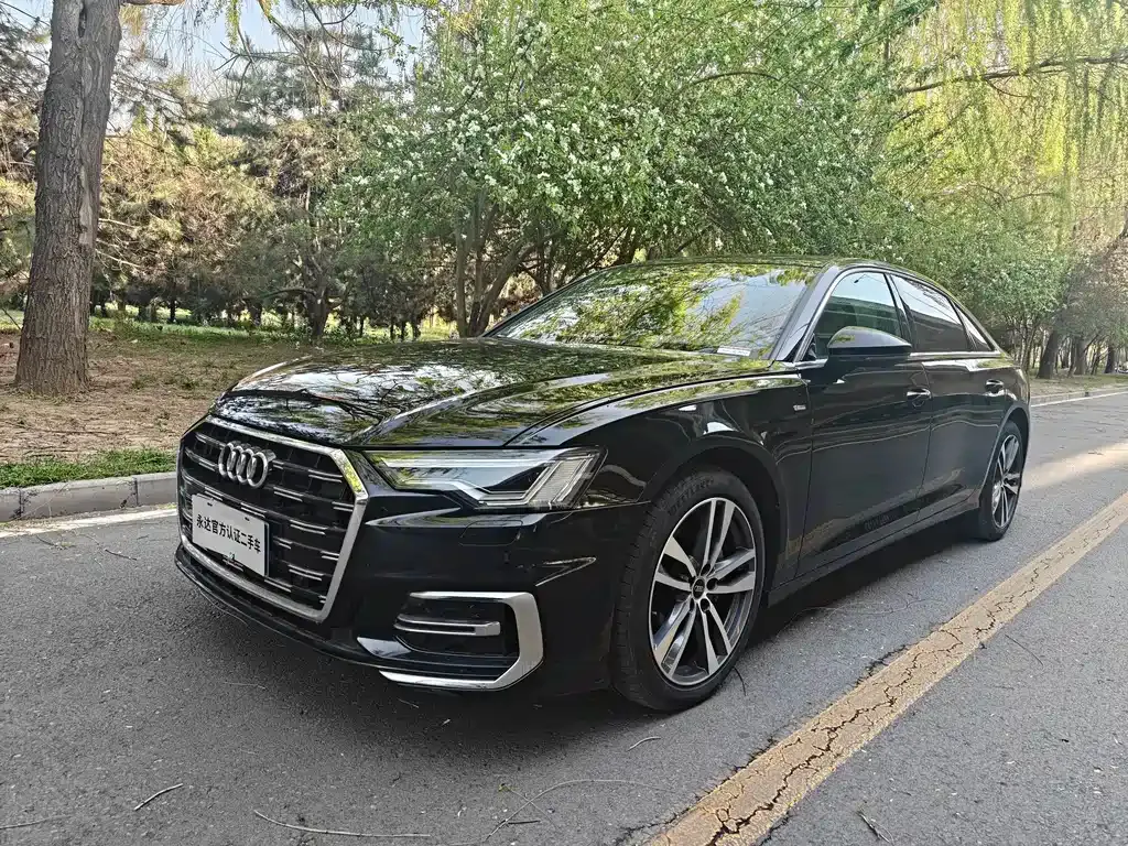 Audi A6L — фото 1