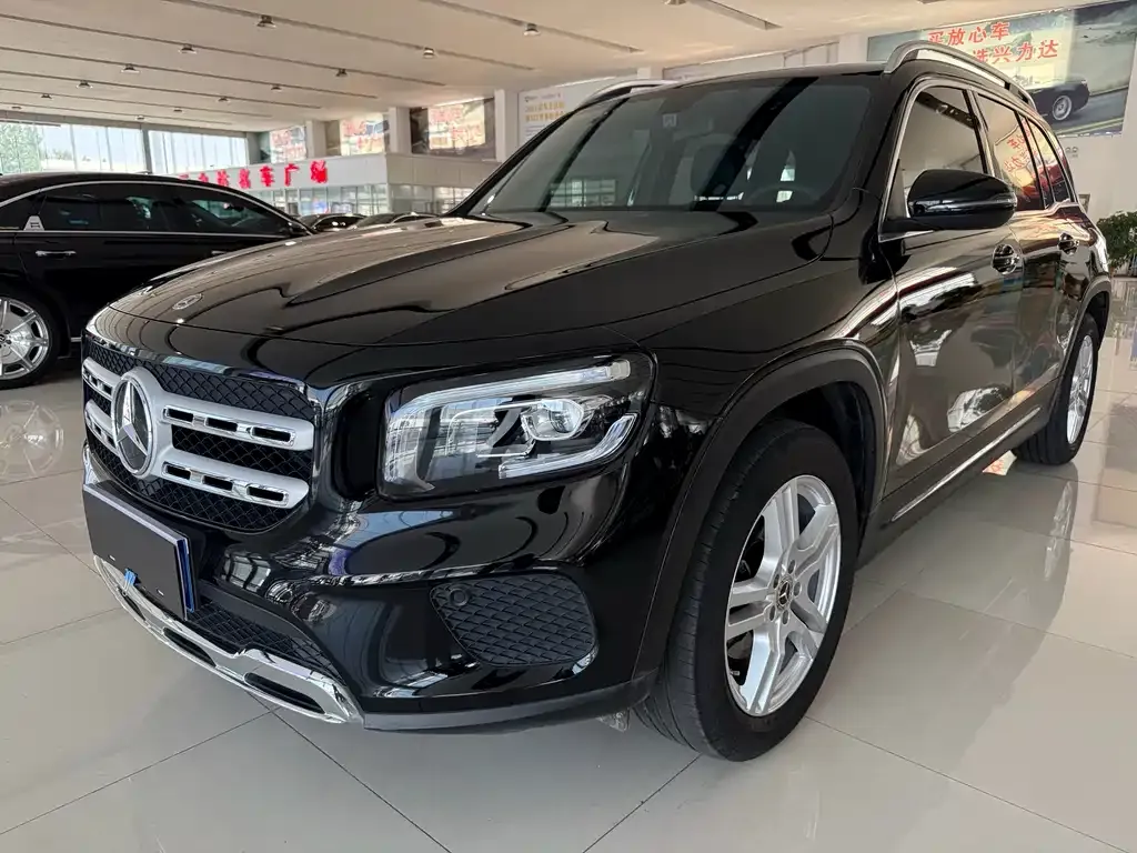 Mercedes-Benz GLB — фото 1
