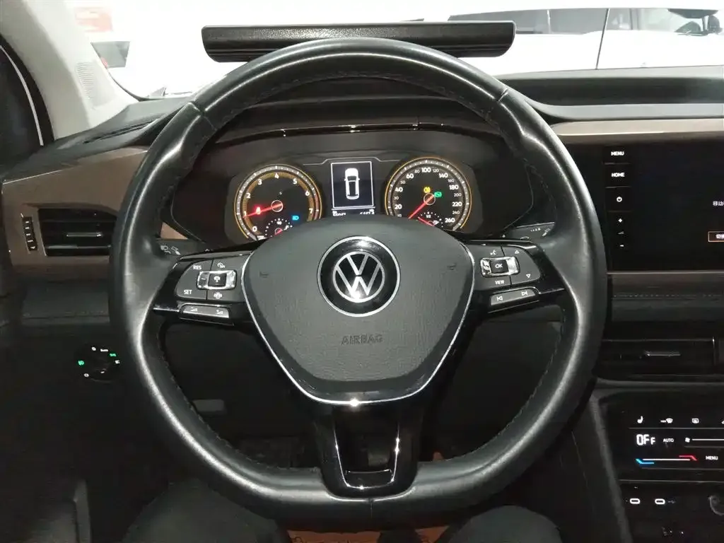 Volkswagen Tharu — фото 6
