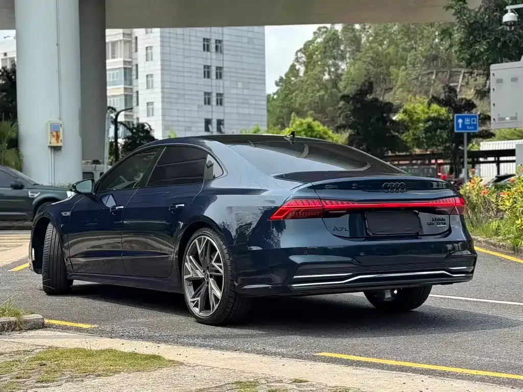 Audi A7L — фото 8