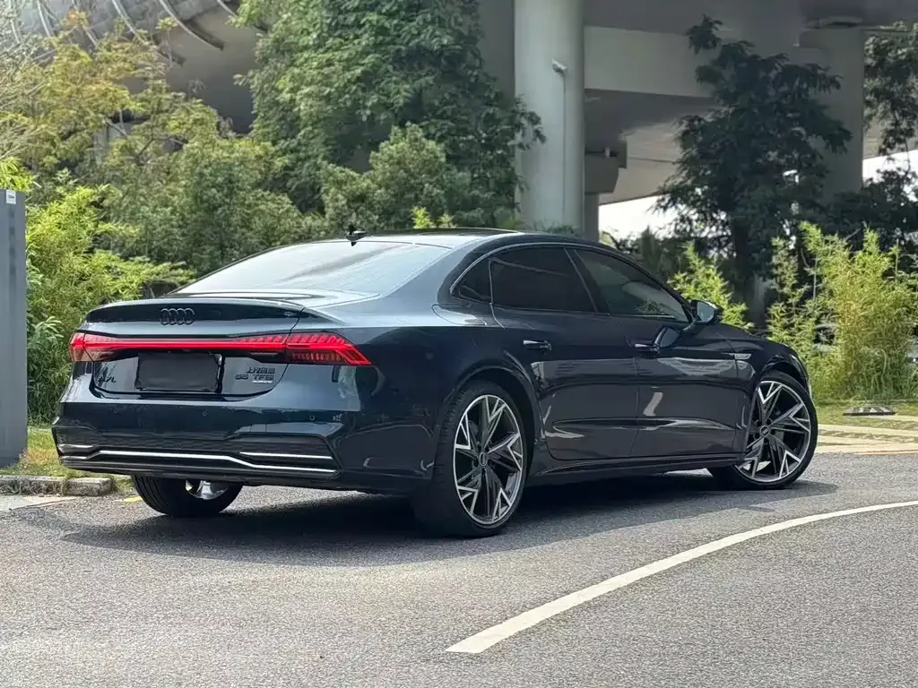Audi A7L — фото 9