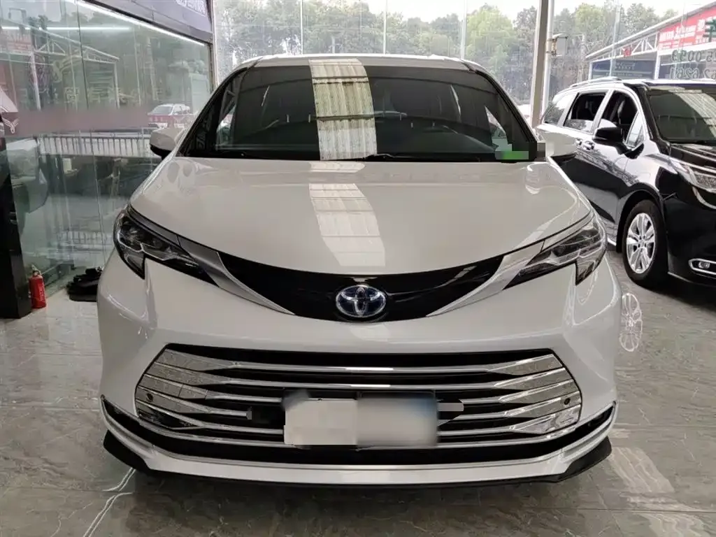 Toyota Sienna — фото 5