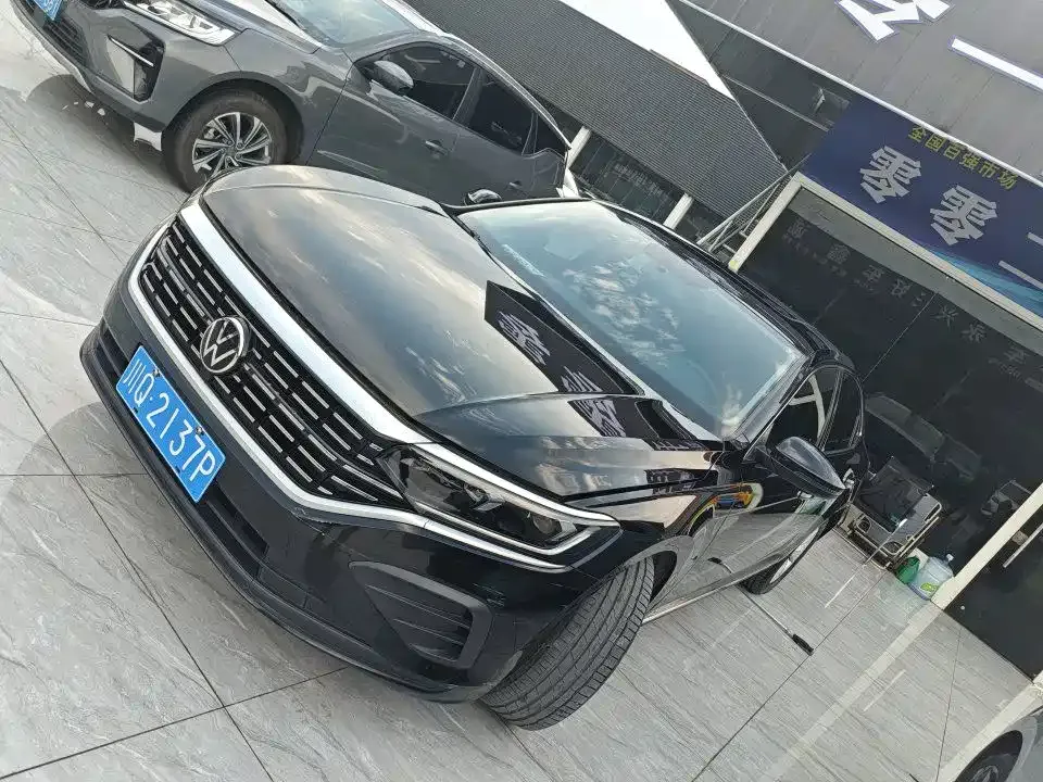 Volkswagen Passat — фото 1