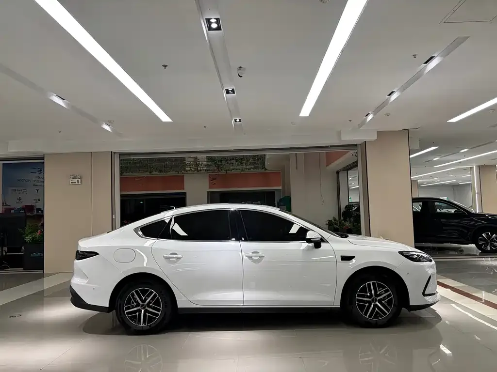 BYD Seal 05 DM-i — фото 8