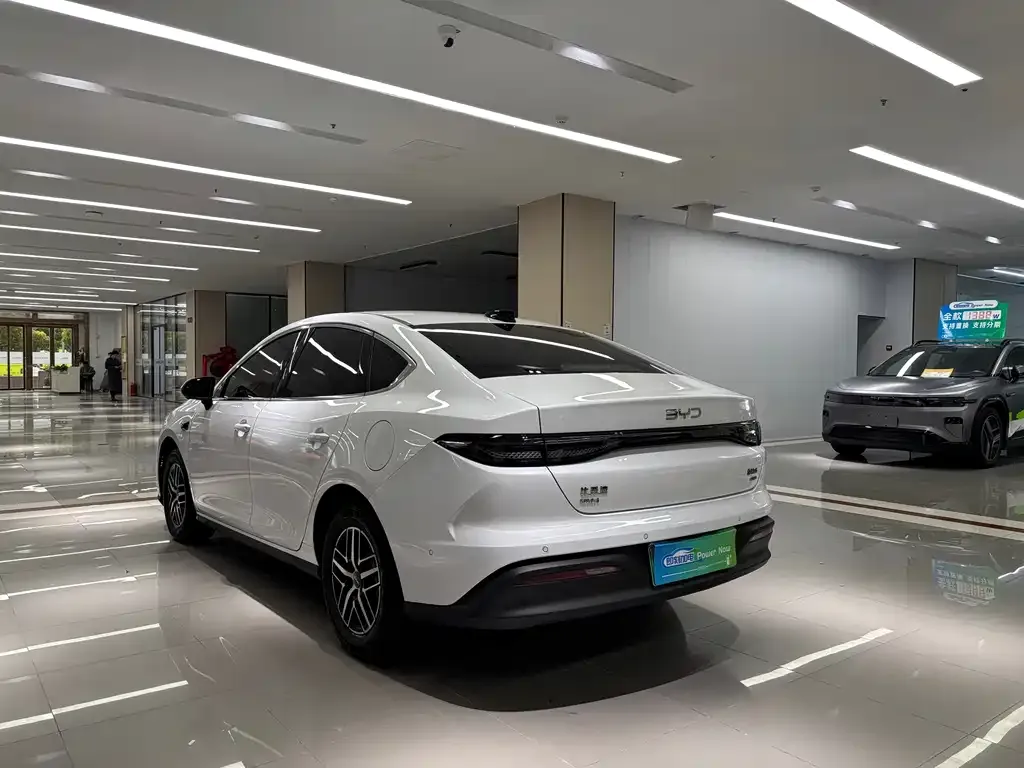 BYD Seal 05 DM-i — фото 9