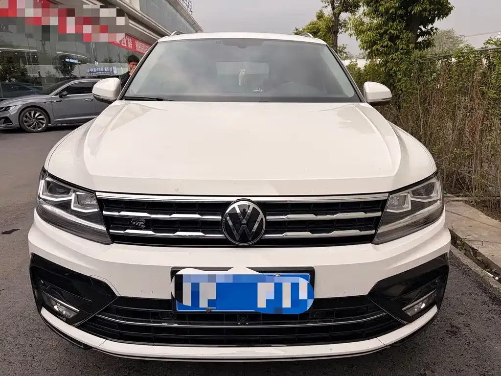 Volkswagen Tiguan L — фото 9