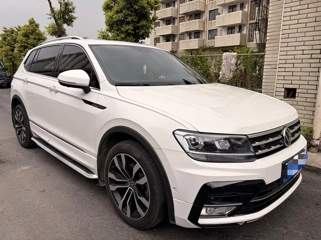 Volkswagen Tiguan L — фото 2