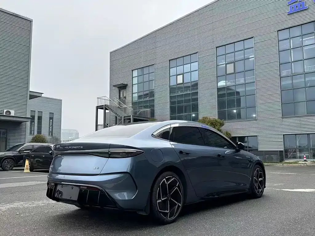 BYD Seal — фото 10