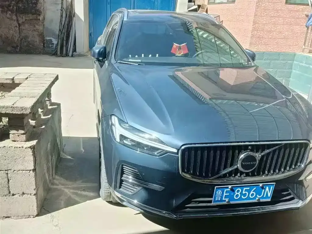 Volvo XC60 — фото 1