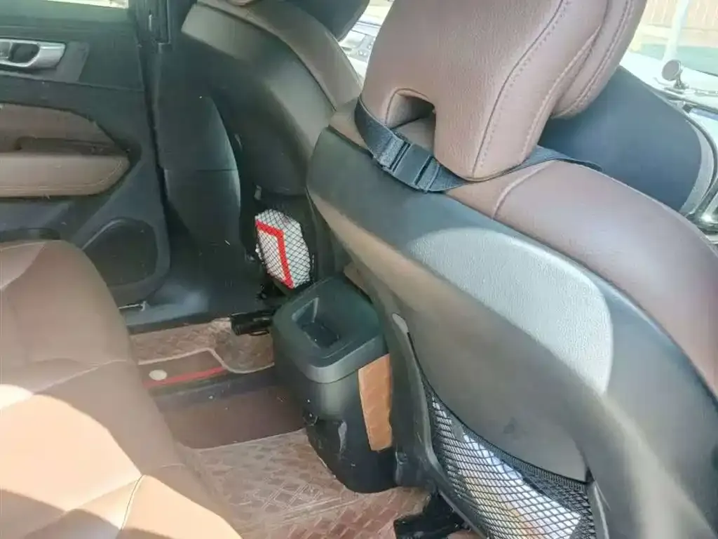 Volvo XC60 — фото 5