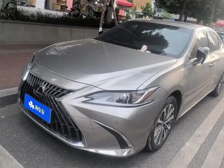 Lexus ES — фото 1