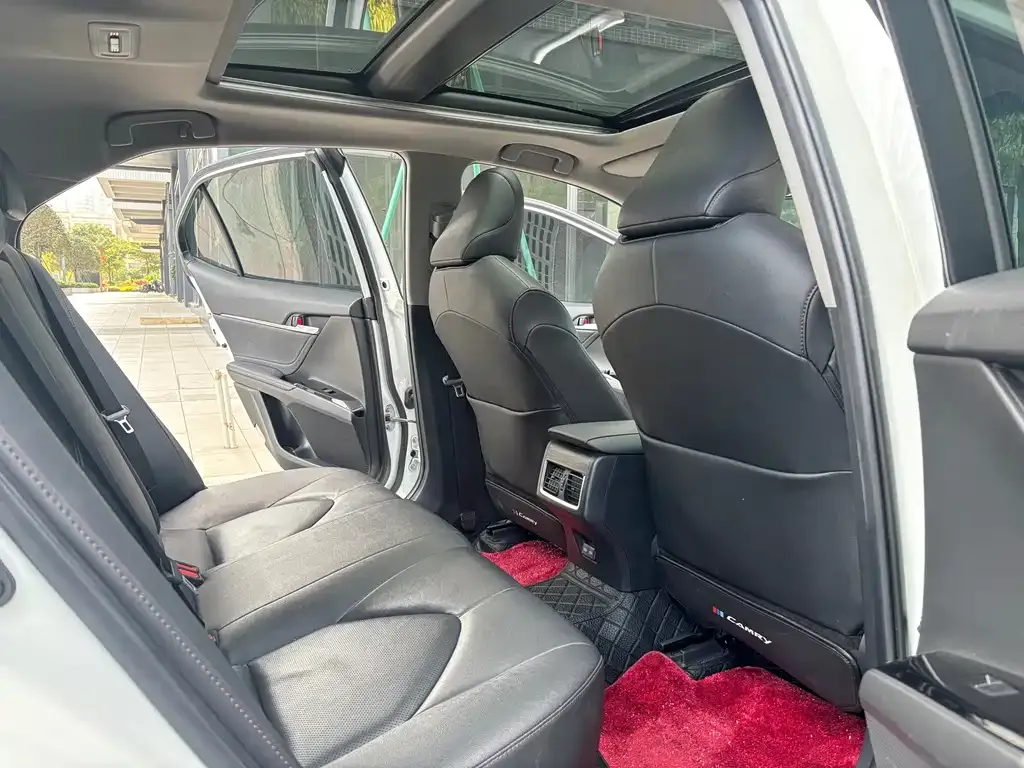 Toyota Camry 2023 из CN, фото 2