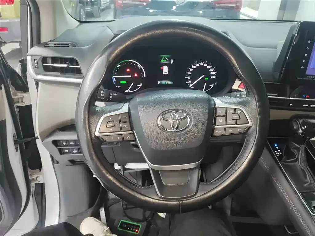 Toyota Sienna — фото 5