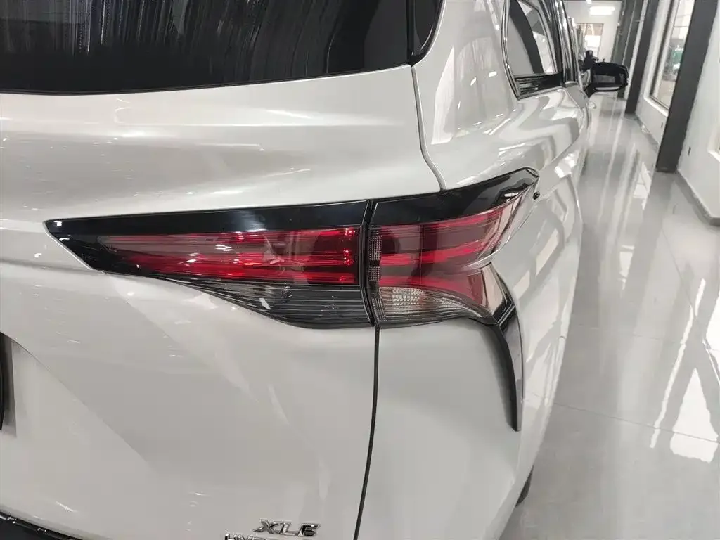 Toyota Sienna — фото 2