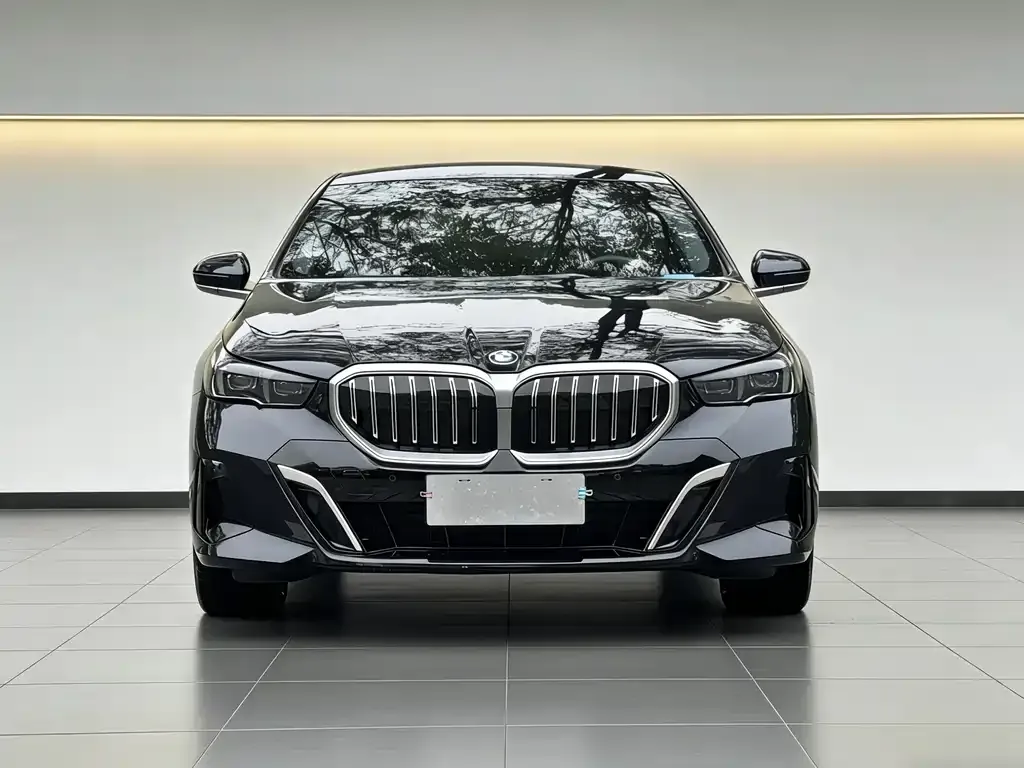 BMW 5 Series — фото 3
