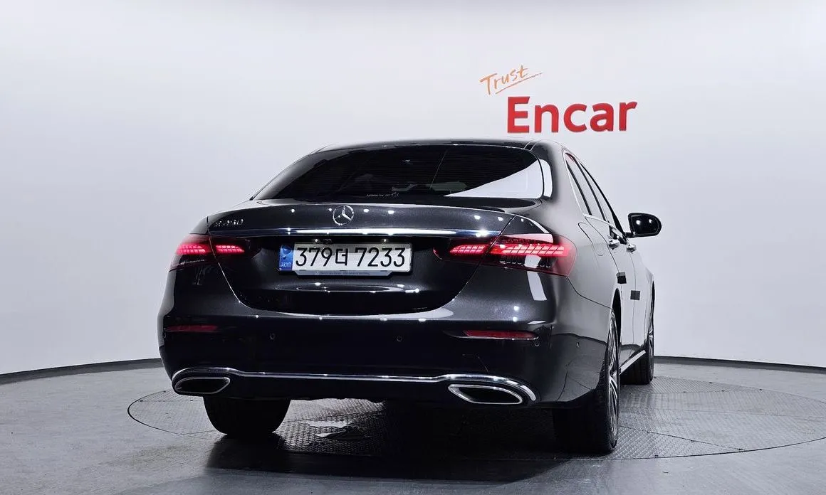 Mercedes-Benz E-Class — фото 8